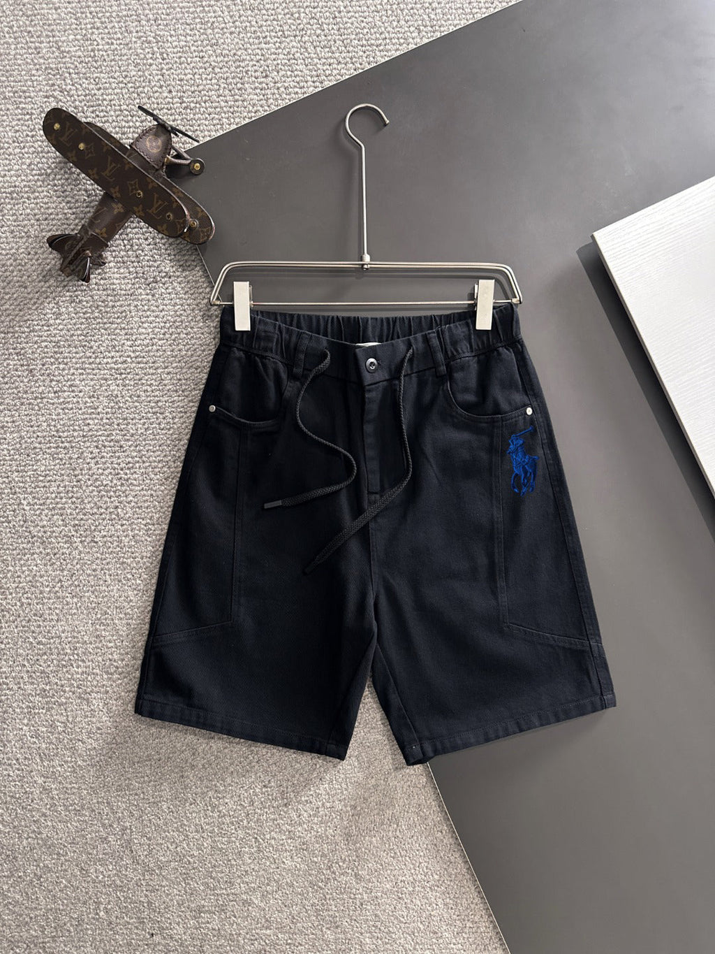 Men's White Drawstring Denim‑Style Casual Shorts, Blue Rider Embroidery Knee‑Length Shorts
