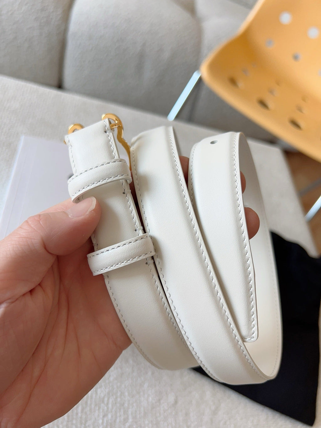 CELINE 25S TRIOMPHE BELT 25MM IN WHITE CALFSKIN GOLD HARDWARE 585788
